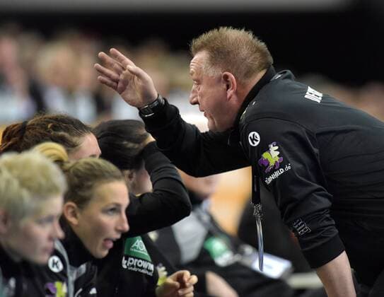 Bundestrainer Michael Biegler beim Spiel Deutschland (GER) vs Kamerun (CMR), Handball, Frauen, Weltmeisterschaft, Leipzig, 01.12.2017 Leipzig Copyright: xModlax Eibner-Pressefotox EP_cma