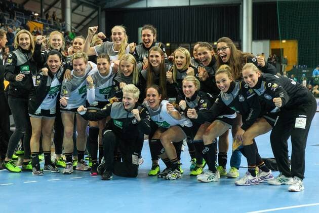 Germany Deutschland vs. Cameroon Kamerun, 01.12.2017 23rd IHF Women s Handball World Championship WM Weltmeisterschaft Germany 2017, Starting Match, Preliminary round, Group D, Germany vs. Cameroon, Arena Leipzig. Handball Weltmeisterschaft der Frauen, Eroeffnungsspiel, Vorrunde, Gruppe D, Deutschland vs. Kamerun. Im Bild: Mannschaft, Team, Jubel, Germany.