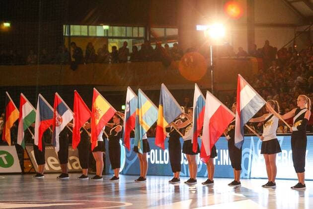 Handball-WM, Opening Ceremony Eroeffnungfeier, 01.12.2017 23rd IHF Women s Handball World Championship WM Weltmeisterschaft Germany 2017, Arena Leipzig, Opening Ceremony. Handball Weltmeisterschaft Frauen, Eroeffnungsfeier. Im Bild: Fahnen, Flaggen, Flags.
