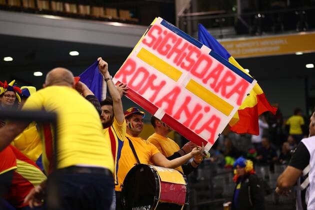 runaenische Fans,Rumaenien vs Paraguay, IHF Frauen Handball Weltmeisterschaft, 02.12.2017, Fotograf Neis Eibner Trier Copyright: xNeisx Eibner-Pressefotox EP_ans