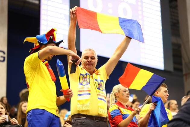 runaenische Fans,Rumaenien vs Paraguay, IHF Frauen Handball Weltmeisterschaft, 02.12.2017, Fotograf Neis Eibner Trier Copyright: xNeisx Eibner-Pressefotox EP_ans