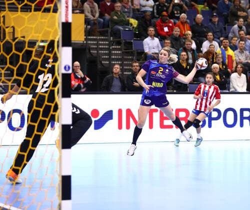 Aneta Udristioiu (Rumaenien) beim Wurf, Rumaenien vs Paraguay, IHF Frauen Handball Weltmeisterschaft, 02.12.2017, Fotograf Neis Eibner Trier Copyright: xNeisx Eibner-Pressefotox EP_ans