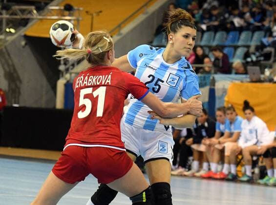 Tschechien vs. Argentinien Handball Frauen Weltmeisterschaft in Deutschland Saison 2017 2018 Bietigheim-Bissingen; EgeTrans Arena, 2.12.2017 51 JERÁBKOVÁ Markéta. Tschechien und Romero Jessica, Argentinien