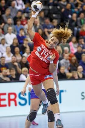 Oldenburg, Niedersachsen, DEU, 02.12.2017, Mouna Jlezi (Tunisia; Club: Club Africain TUN). Handball Weltmeiserschaft der Frauen Deutschland 2017. Vorrunde Gruppe C. Russia vs. Tunesia - Handball Weltmeiserschaft der Frauen Deutschland