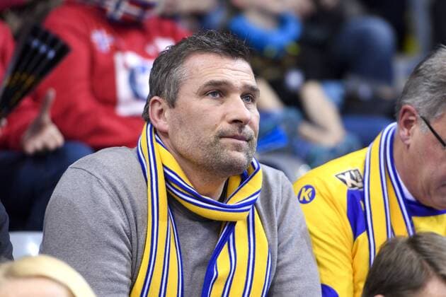 171202 Stefan Lövgren pa läktaren i matchen mellan Sverige och Polen under handbolls-VM den 2 december 2017 i Bietigheim Bissingen. Copyright: CARLxSANDIN BB171202CS021