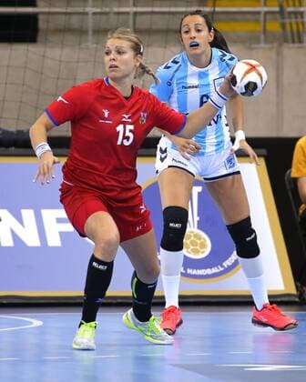 02.12.2017, Deutschland, Bietigheim, Handball Weltmeisterschaft der Frauen: Länderspiel Tschechien vs. Argentinien: Michaela Hrbkova (CZE)