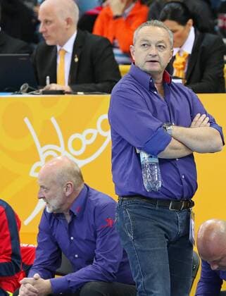 02.12.2017, Deutschland, Bietigheim, Handball Weltmeisterschaft der Frauen: Länderspiel Tschechien vs. Argentinien: CZE Trainer Jan Basny