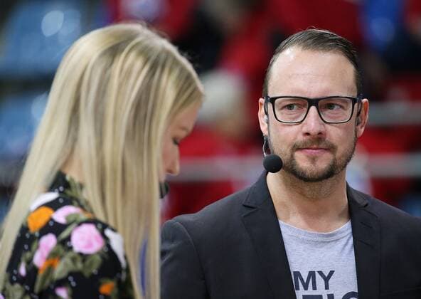 02.12.2017, Deutschland, Bietigheim, Handball Weltmeisterschaft der Frauen: Länderspiel Tschechien vs. Argentinien: SG BBM Trainer Martin Albertsen im Interview