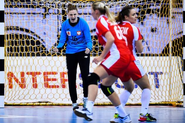 Handball, WM Damen, Schweden - Polen 171202 Polens malvakt Adrianna Placzek jublar i matchen mellan Sverige och Polen under handbolls-VM den 2 december 2017 i Bietigheim Bissingen. Copyright: CARLxSANDIN BB171202CS030
