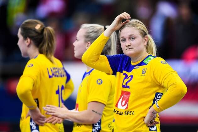 Handball, WM Damen, Schweden - Polen 171202 Sveriges Hanna Blomstrand deppar efter matchen mellan Sverige och Polen under handbolls-VM den 2 december 2017 i Bietigheim Bissingen. Copyright: CARLxSANDIN BB171202CS034