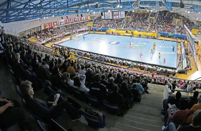 Bilder des Tages - SPORT 02.12.2017, Deutschland, Bietigheim, Handball Weltmeisterschaft der Frauen: Länderspiel Schweden vs. Polen: Hallenübersicht, Übersicht