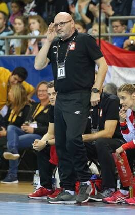 02.12.2017, Deutschland, Bietigheim, Handball Weltmeisterschaft der Frauen: Länderspiel Schweden vs. Polen: Polen Trainer Leszek Krowicki