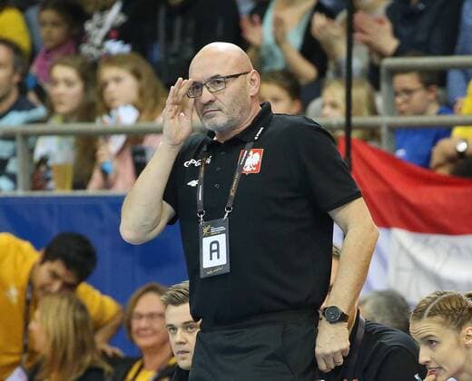02.12.2017, Deutschland, Bietigheim, Handball Weltmeisterschaft der Frauen: Länderspiel Schweden vs. Polen: Polen Trainer Leszek Krowicki