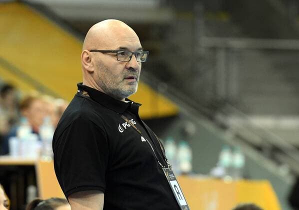Schweden vs. Polen Handball Frauen Weltmeisterschaft in Deutschland Saison 2017 2018 Bietigheim-Bissingen; EgeTrans Arena, 2.12.2017 Trainer Polen Adrian STUZIK