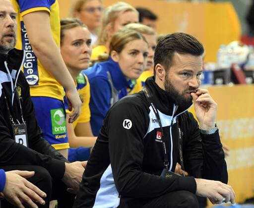 Schweden vs. Polen Handball Frauen Weltmeisterschaft in Deutschland Saison 2017 2018 Bietigheim-Bissingen; EgeTrans Arena, 2.12.2017 Trainer SIGNELL Henrik , Schweden
