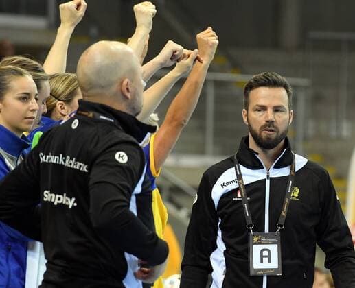 Schweden vs. Polen Handball Frauen Weltmeisterschaft in Deutschland Saison 2017 2018 Bietigheim-Bissingen; EgeTrans Arena, 2.12.2017 Immer ruhig, Trainer SIGNELL Henrik , Schweden