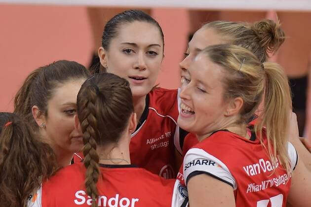 02.12.2017, xtkx, Volleyball Damen, VC Wiesbaden - Allianz MTV Stuttgart, emspor, v.l. Molly McCage (Stuttgart) , Wiesbaden
