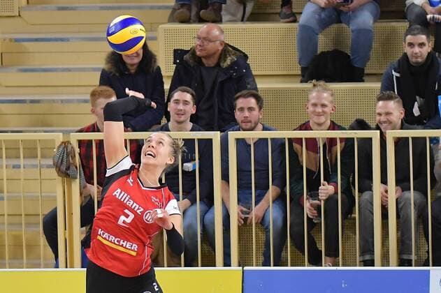 02.12.2017, xtkx, Volleyball Damen, VC Wiesbaden - Allianz MTV Stuttgart, emspor, v.l. Femke Stoltenberg (Stuttgart) , Wiesbaden