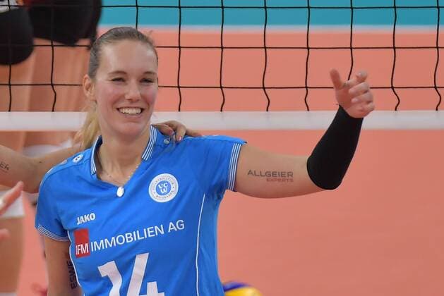 02.12.2017, xtkx, Volleyball Damen, VC Wiesbaden - Allianz MTV Stuttgart, emspor, v.l. Lia Tabea Mertens (VCW) , Wiesbaden
