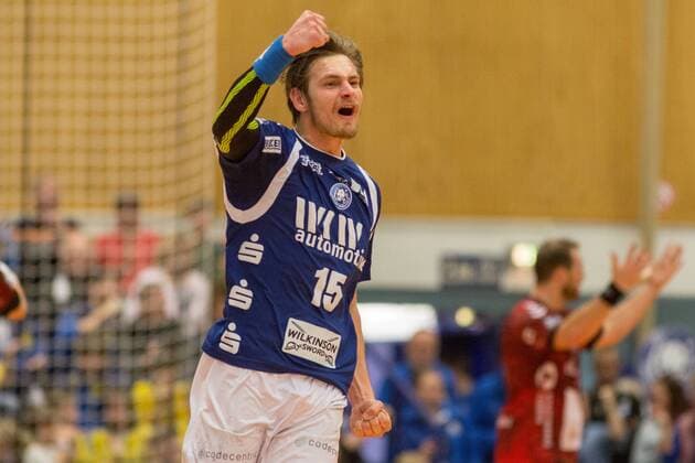 Torjubel von Milan Kotrc ( 15, Bergischer HC) Bergischer HC vs. VfL Lübeck-Schwartau, Handball, 2. Bundesliga, 02.12.17 Solingen NRW Deutschland Klingenhalle