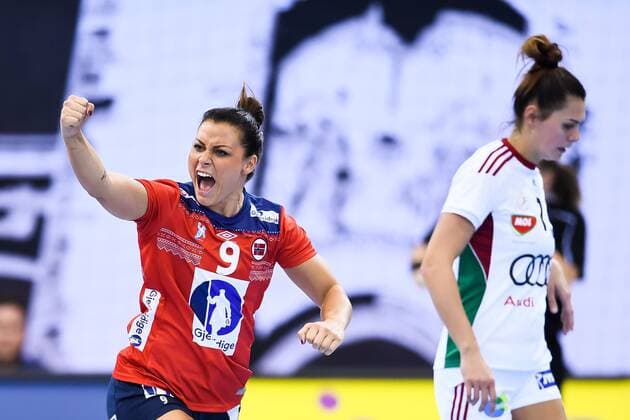 Handball, WM Damen, Norwegen - Ungarn 171202 Norges Nora MÃ¸rk jublar i matchen mellan Norge och Ungern under handbolls-VM den 2 december 2017 i Bietigheim Bissingen. Copyright: CARLxSANDIN BB171202CS075