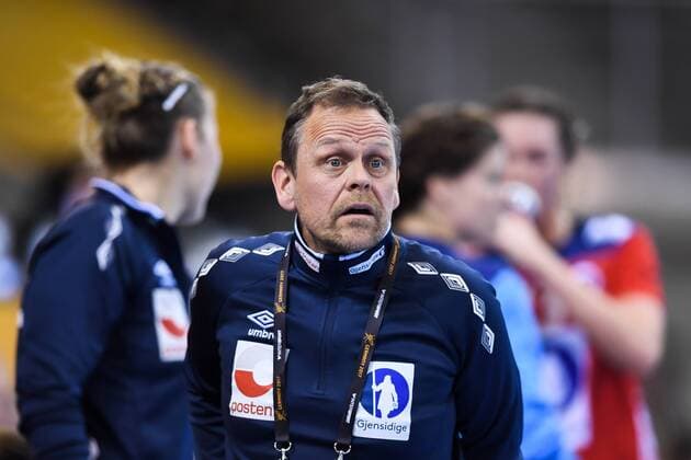 Handball, WM Damen, Norwegen - Ungarn 171202 Norges förbundskapten Thorir Hergeirsson i matchen mellan Norge och Ungern under handbolls-VM den 2 december 2017 i Bietigheim Bissingen. Copyright: CARLxSANDIN BB171202CS081