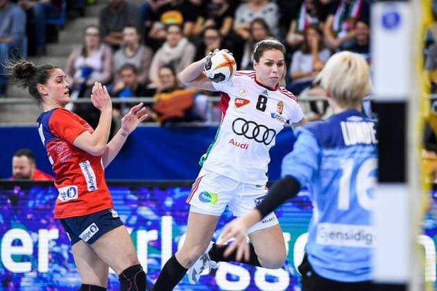 Handball, WM Damen, Norwegen - Ungarn 171202 Ungerns Aniko Kovacsics i matchen mellan Norge och Ungern under handbolls-VM den 2 december 2017 i Bietigheim Bissingen. Copyright: CARLxSANDIN BB171202CS084