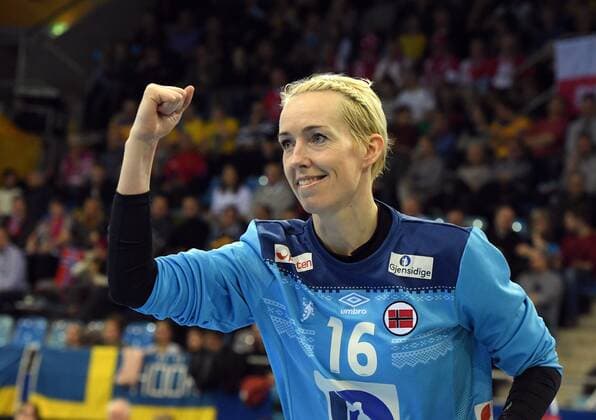 Handball, WM Damen, Norwegen - Ungarn Norwegen vs. Ungarn Handball Frauen Weltmeisterschaft in Deutschland Saison 2017 2018 Bietigheim-Bissingen; EgeTrans Arena, 2.12.2017 LUNDE Katrine, Norwegen