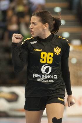 Handball, WM Damen, Dänemark - Montenegro GER, IHF WM 2017, Dänemark (DEN) vs Montenegro (MNE) 02.12.2017, EWE Arena, Oldenburg, Germany, 23.IHF World Championship WM Weltmeisterschaft 2017 Women, first round, Group C, Dänemark vs Montenegro, im Bild Itana GRBIC (Montenegro 96)
