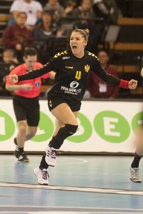 Handball, WM Damen, Dänemark - Montenegro GER, IHF WM 2017, Dänemark (DEN) vs Montenegro (MNE) 02.12.2017, EWE Arena, Oldenburg, Germany, 23.IHF World Championship WM Weltmeisterschaft 2017 Women, first round, Group C, Dänemark vs Montenegro, im Bild Jubel nach einem 7-Meter Jovanka RADICEVIC (Montenegro 4)
