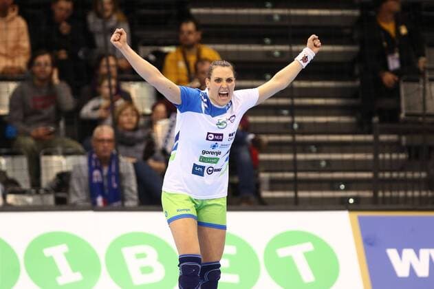 Handball, WM Damen, Frankreich - Slowenien Jubel von Teja Ferfolja (Slowenien) Slowenien vs Frankreich--- Handball --- Frauen-Weltmeisterschaft --- 02.12.2017 Trier Copyright: xWeissx Eibner-Pressefotox EP_rws