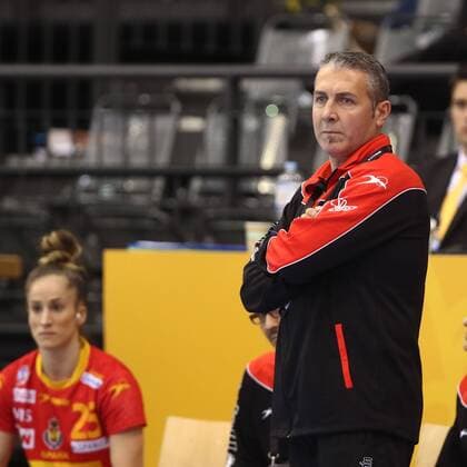 Handball, WM Damen, Spanien - Angola Trainer Carlos Viver Arza (Spanien) Spanien vs Angola --- Handball --- Frauen-Weltmeisterschaft --- 02.12.2017 Trier Copyright: xWeissx Eibner-Pressefotox EP_rws