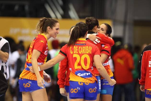 Handball, WM Damen, Spanien - Angola Spanische Spielerinnen feiern den Sieg gegen Angola Spanien vs Angola --- Handball --- Frauen-Weltmeisterschaft --- 02.12.2017 Trier Copyright: xWeissx Eibner-Pressefotox EP_rws