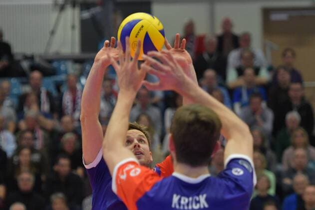 GER,VBL, SVG Lueneburg vs United Volleys Rhein-Main 02.12.2017, Hamburg GER, VBL, SVG Lueneburg vs United Volleys Rhein-Main im Bild Einzelaktion Hochformat Patrick Steuerwald (Rhein-Main 04)