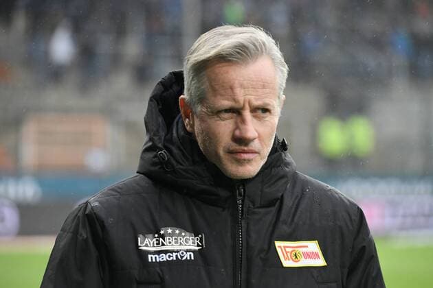 GER, 2.FBL., VfL Bochum vs. 1. FC Union Berlin 03.12.2017, Vonovia Ruhrstadion, Bochum, GER, 2.FBL., VfL Bochum vs. 1. FC Union Berlin im Bild picture shows: Trainer Jens Keller (Union Berlin), Querformat, Portrait,