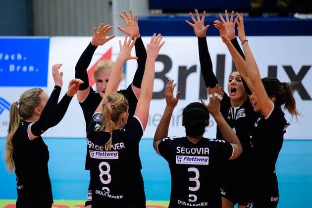 03.12.2017, Halle Berg Fidel, Muenster Volleyball, Bundesliga Frauen, Normalrunde, USC Münster Muenster vs. Rote Raben Vilsbiburg Laura Künzler Kuenzler ( 5 Vilsbiburg), Ilka van de Vyver ( 8 Vilsbiburg), Leonie Schwertmann ( 18 Vilsbiburg), Dayana Patricia Segovia elles ( 3 Vilsbiburg), Lena Stigrot ( 14 Vilsbiburg), Jennifer Pettke ( 15 Vilsbiburg)