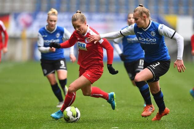 Tabea Kemme (Potsdam, 21) wird versucht von Oliwia Wos (DSC Arminia Bielefeld) (3) zu halten, Fussball, DFB Pokal der Frauen, DSC Arminia Bielefeld - 1.FFC Turbine Potsdam,