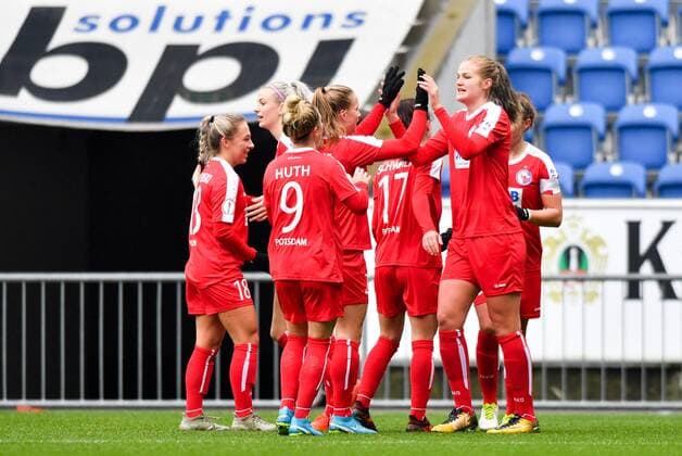 Jubel Turbine Potsdam 0:1, Fussball, DFB Pokal der Frauen, DSC Arminia Bielefeld - 1.FFC Turbine Potsdam,