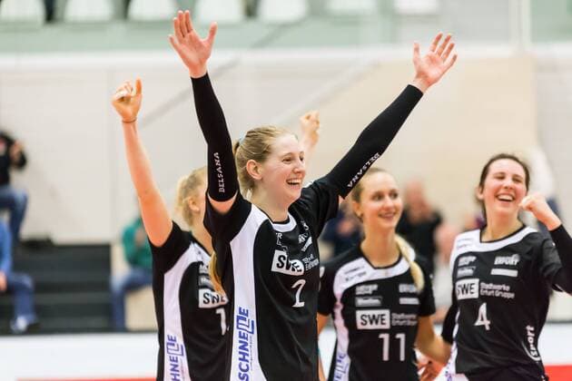 Jubel, celebration bei Schwarz-Weiß Erfurt (SWE), Volleyball, 1. Bundesliga Frauen, Schwarz-Weiß Erfurt - VC Olympia Berlin,