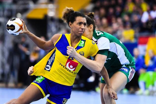 171203 Sveriges Jamina Roberts under matchen mellan Ungern och Sverige under handbolls-VM den 3 december 2017 i Bietigheim Bissingen. Copyright: CARLxSANDIN BB171203CS032