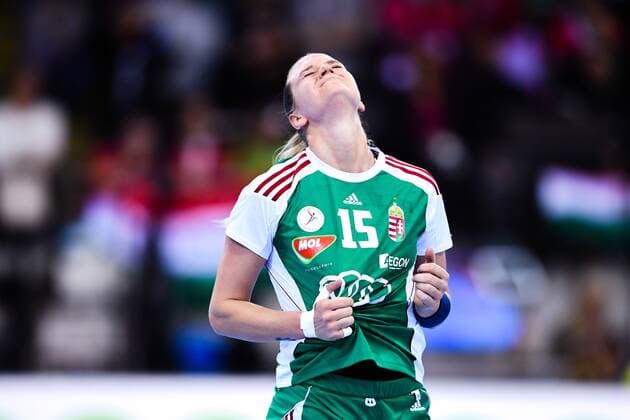 171203 Ungerns Kinga Klivinyi deppar under matchen mellan Ungern och Sverige under handbolls-VM den 3 december 2017 i Bietigheim Bissingen. Copyright: CARLxSANDIN BB171203CS040