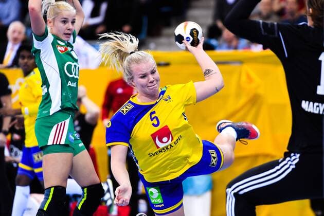 171203Sveriges Emma Fernis under matchen mellan Ungern och Sverige under handbolls-VM den 3 december 2017 i Bietigheim Bissingen. Copyright: CARLxSANDIN BB171203CS044