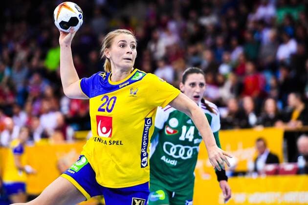 171203 Sveriges Isabelle Gullden under matchen mellan Ungern och Sverige under handbolls-VM den 3 december 2017 i Bietigheim Bissingen. Copyright: CARLxSANDIN BB171203CS045