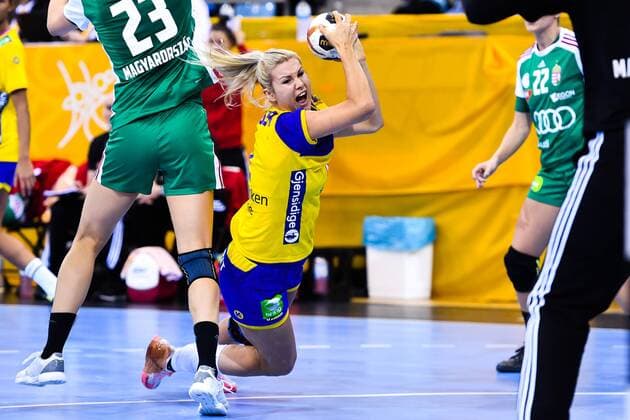 171203 Sveriges Ulrika Toft Hansen under matchen mellan Ungern och Sverige under handbolls-VM den 3 december 2017 i Bietigheim Bissingen. Copyright: CARLxSANDIN BB171203CS046