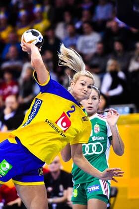 171203 Sveriges Ulrika Toft Hansen under matchen mellan Ungern och Sverige under handbolls-VM den 3 december 2017 i Bietigheim Bissingen. Copyright: CARLxSANDIN BB171203CS048
