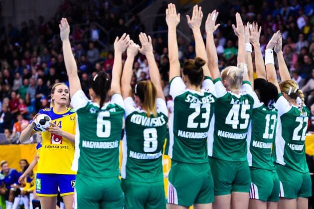 Bilder des Tages - SPORT 171203 Sveriges Johanna Westberg under matchen mellan Ungern och Sverige under handbolls-VM den 3 december 2017 i Bietigheim Bissingen. Copyright: CARLxSANDIN BB171203CS050