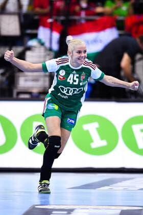 171203 Ungerns Noemi Hafra jublar under matchen mellan Ungern och Sverige under handbolls-VM den 3 december 2017 i Bietigheim Bissingen. Copyright: CARLxSANDIN BB171203CS051