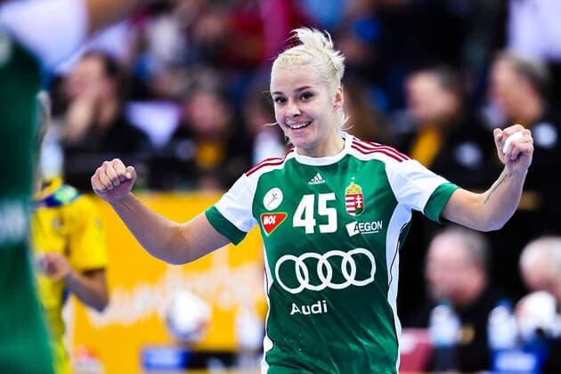 171203 Ungerns Noemi Hafra jublar under matchen mellan Ungern och Sverige under handbolls-VM den 3 december 2017 i Bietigheim Bissingen. Copyright: CARLxSANDIN BB171203CS052