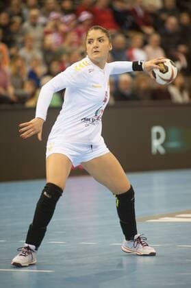 GER, IHF WM 2017, Montenegro (MNE) vs Russland (RUS) 03.12.2017, EWE Arena, Oldenburg, Germany, 23.IHF World Championship WM Weltmeisterschaft 2017 Women, first round, Group C, Montenegro vs Russland, im Bild beim Freiwurf Jovanka RADICEVIC ( MNE 4 )