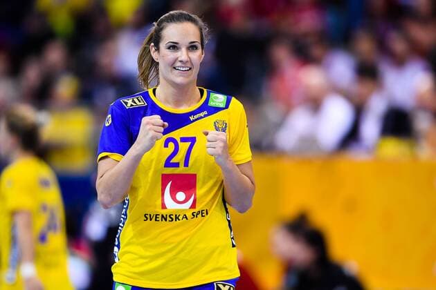 171203 Sveriges Sabina Jacobsen jublar efter mal i matchen mellan Ungern och Sverige under handbolls-VM den 3 december 2017 i Bietigheim Bissingen. Copyright: CARLxSANDIN BB171203CS072